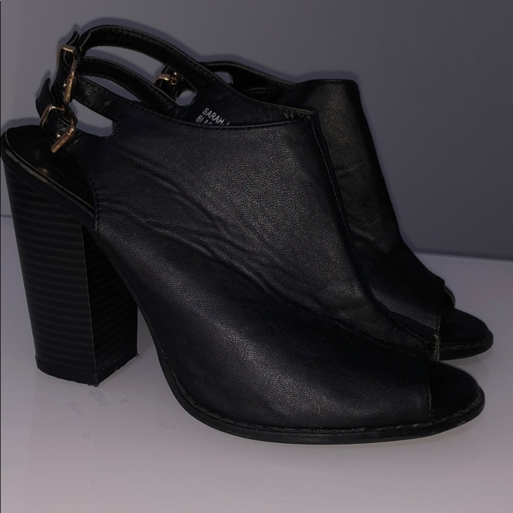 Black Heeled Sandals!